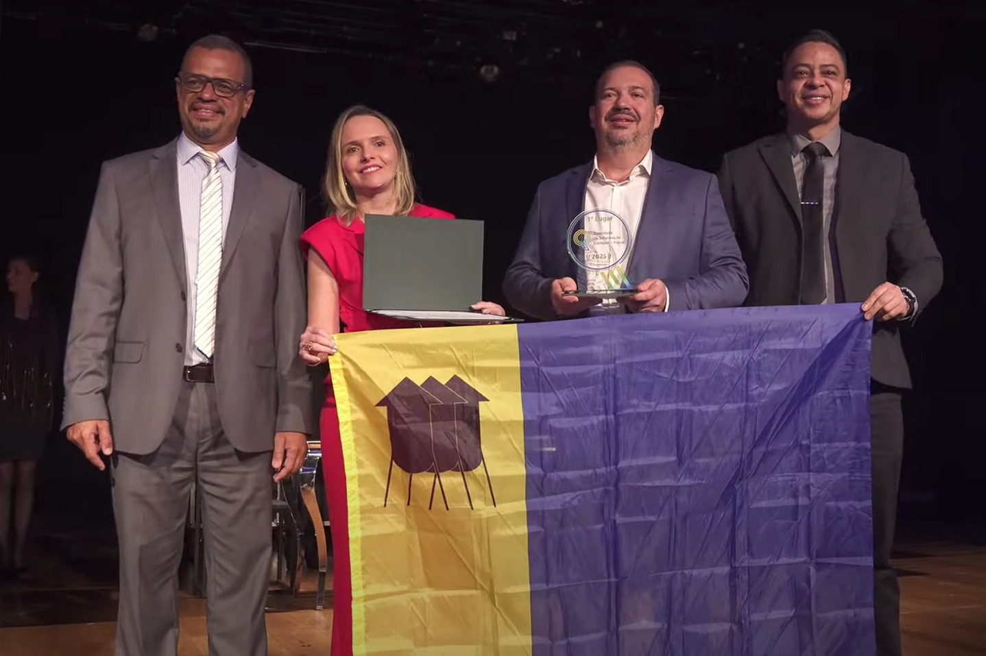 Representantes da Semec recebem premiação de destaque do município